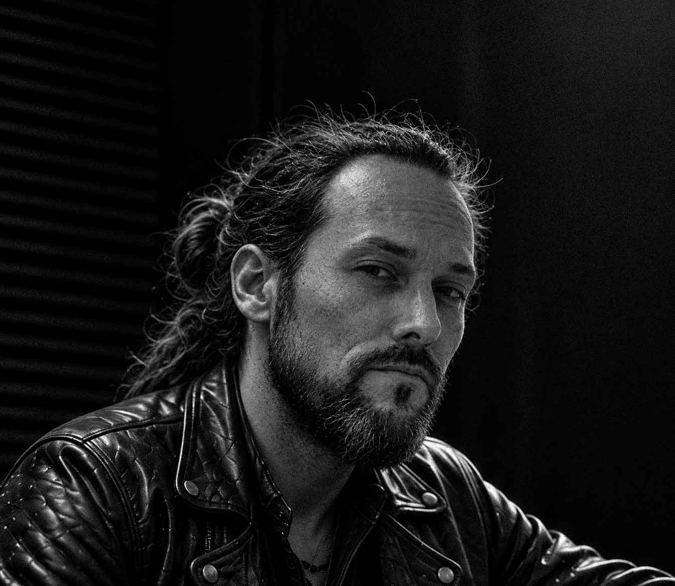 Felix Barth, der Künstler hinter Some1Elsewhere — Porträt in Nahaufnahme